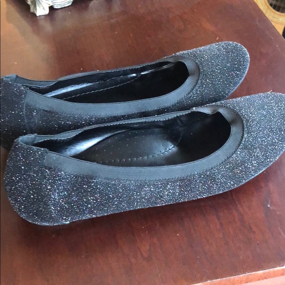 Vaneli Sheary Black Flats - Picture 2 of 5